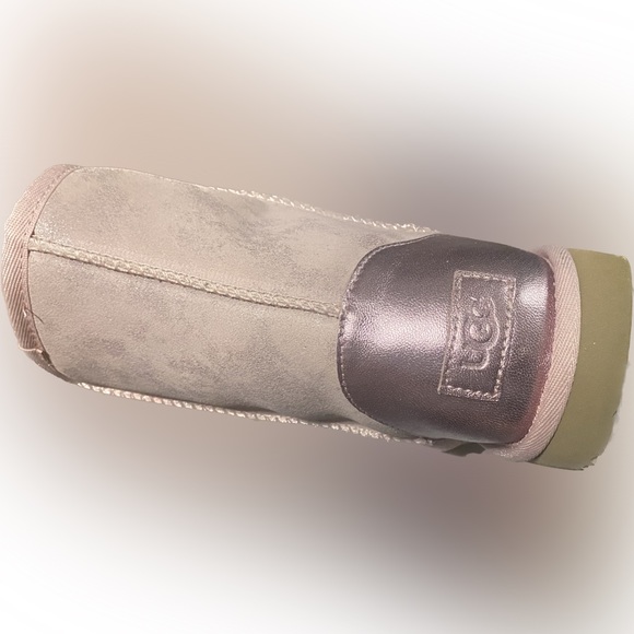 UGG - Picture 4 of 4